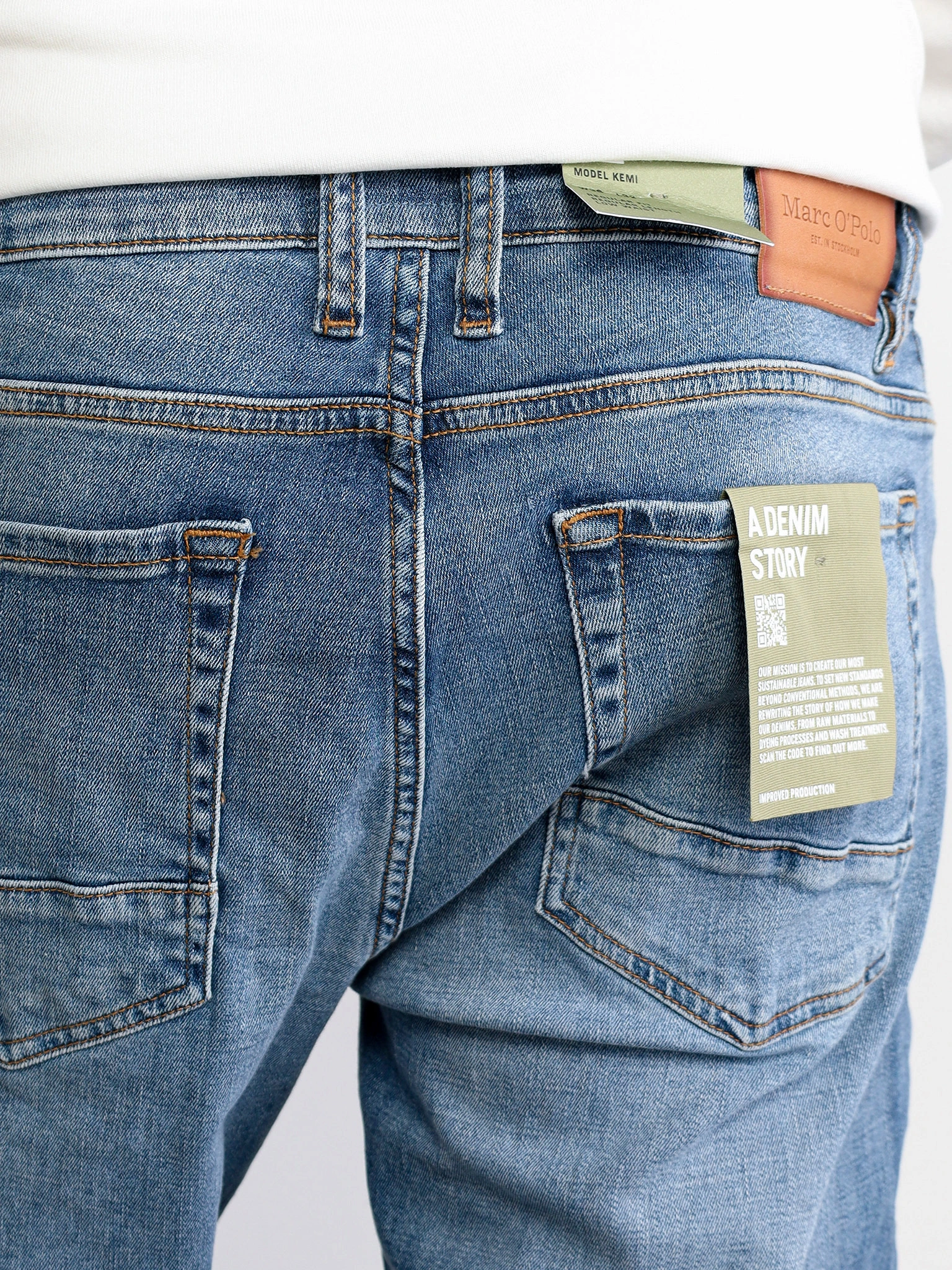 Джинсы классические голубого цвета из смесового хлопка